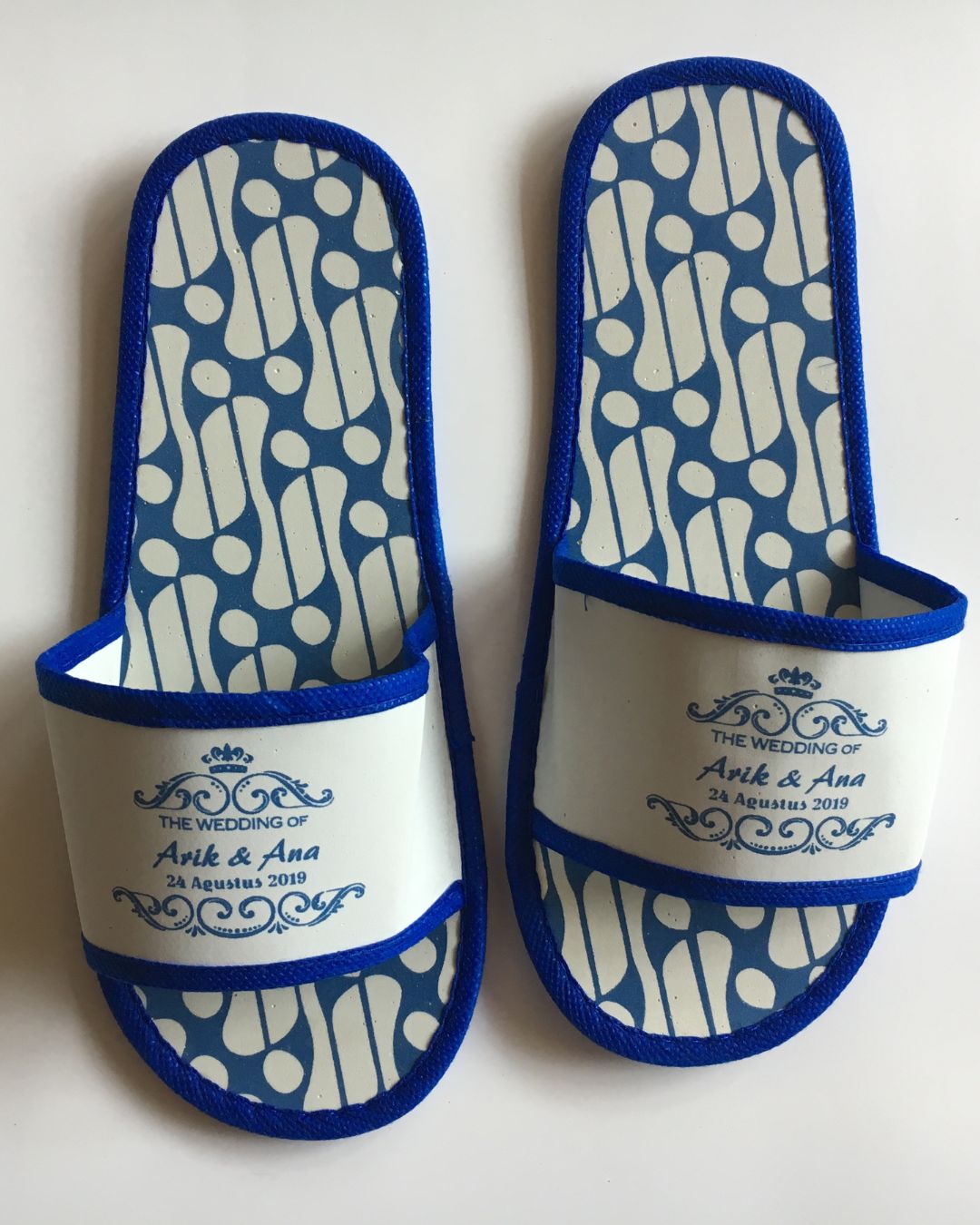 Sandal souvenir wedding custom